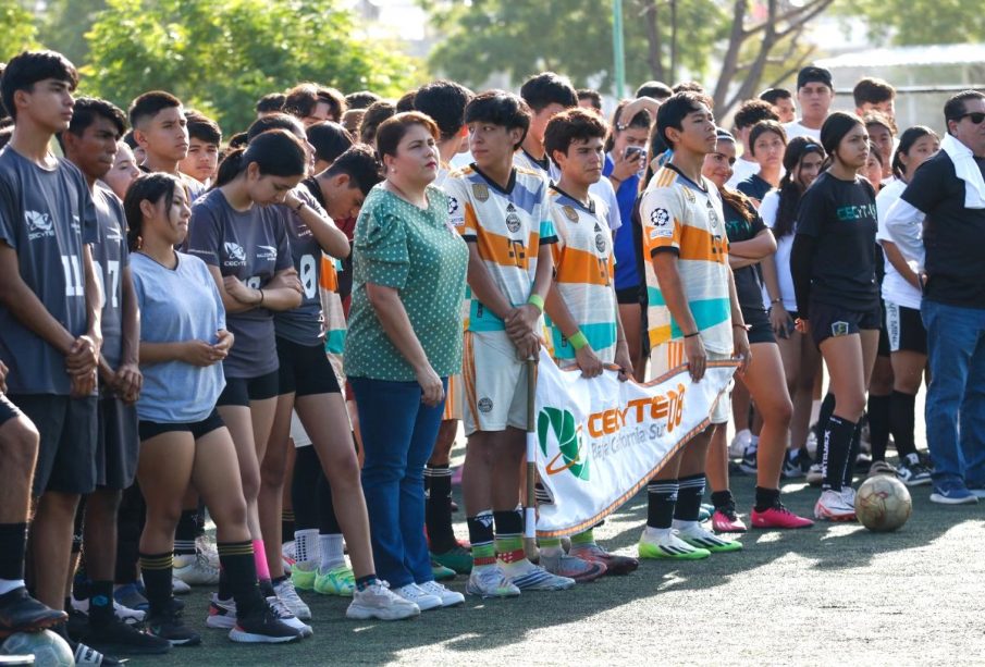 Alumnos del CecyT en competencia