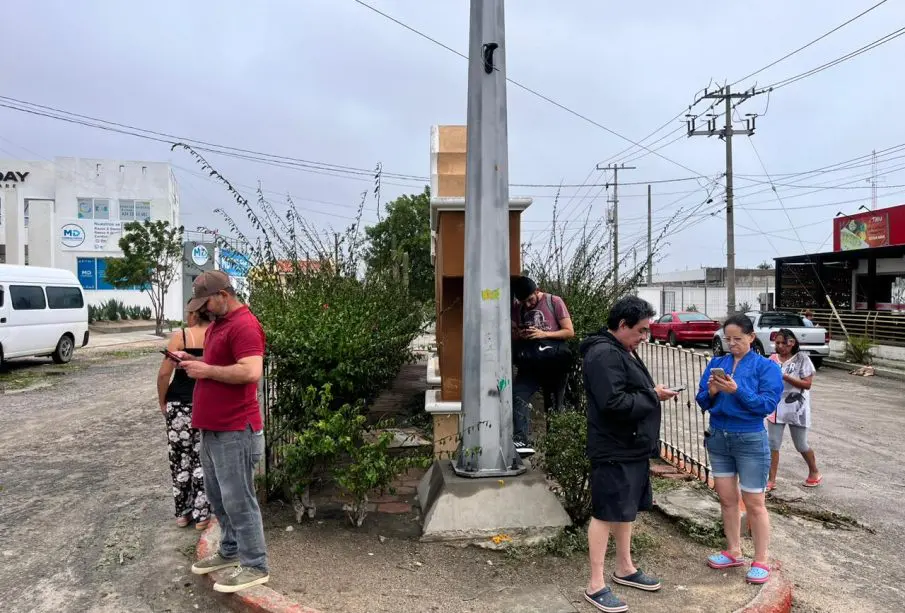 Habitantes de Cabo San Lucas incomunicados