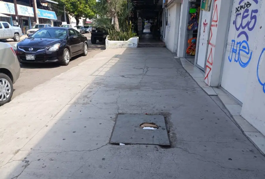 hoyo en tapa de registro de Telmex
