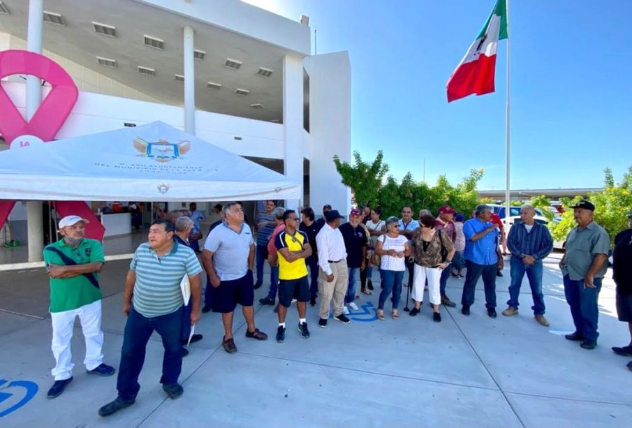 Ex empleados del Ayuntamiento de La Paz en manifestación