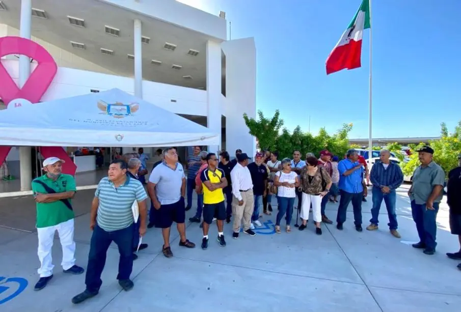 Ex empleados del Ayuntamiento de La Paz en manifestación