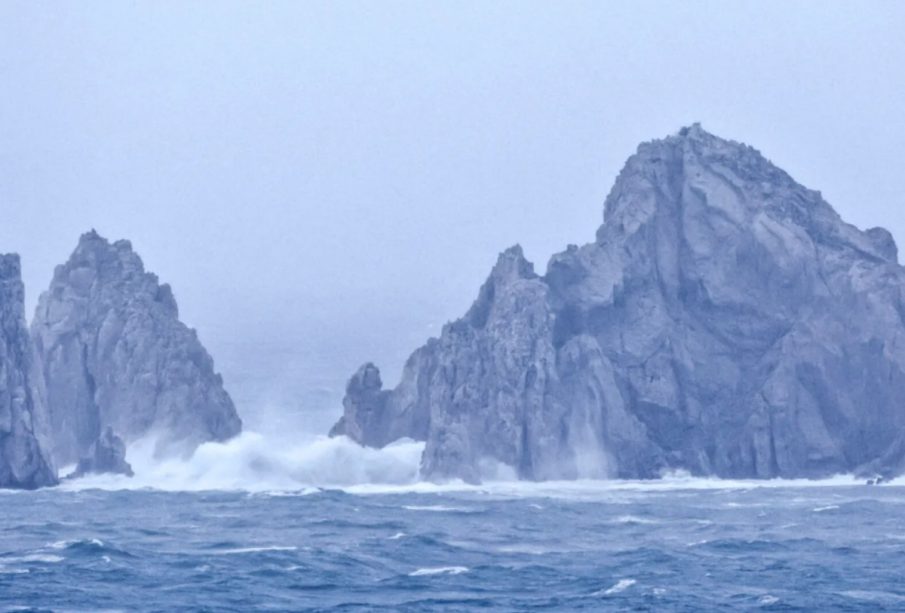 Huracán Norma tocó tierra en Cabo San Lucas