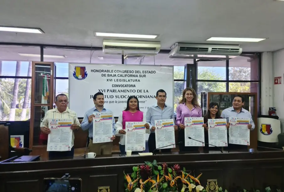 Integrantes del XVI Parlamento de la Juventud Sudcaliforniana