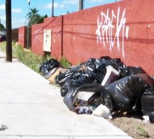 Basura en las calles de escuela