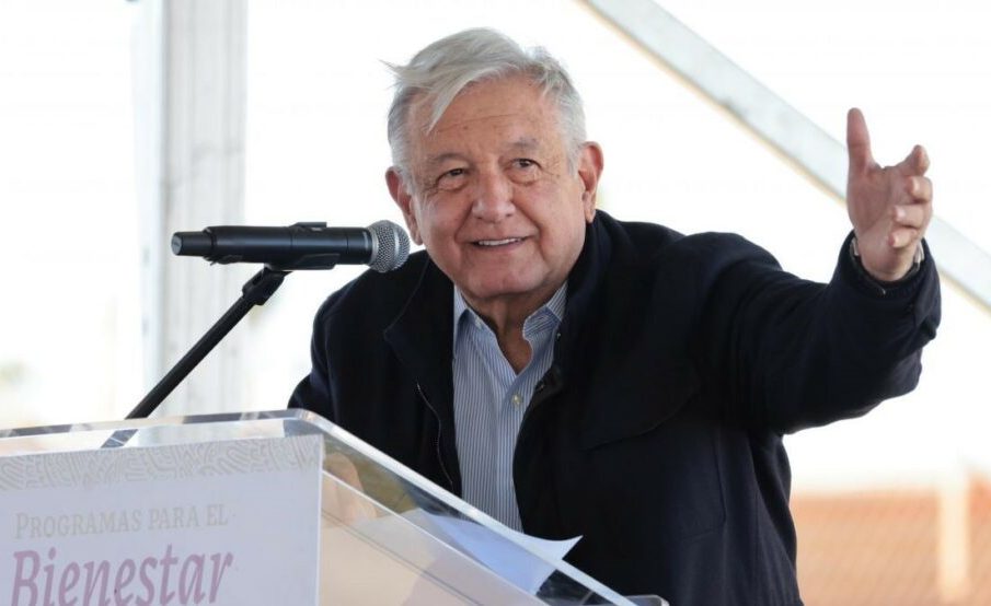 AMLO durante su visita a BCS