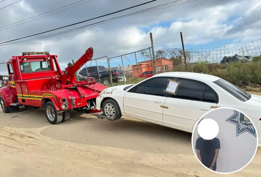 Automóvil en grúa y un hombre detenido