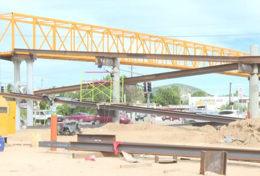 Avance de puente peatonal