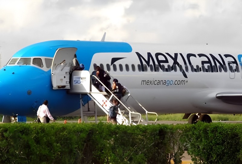 Avión de Mexicana en Aeropuerto de Los Cabos