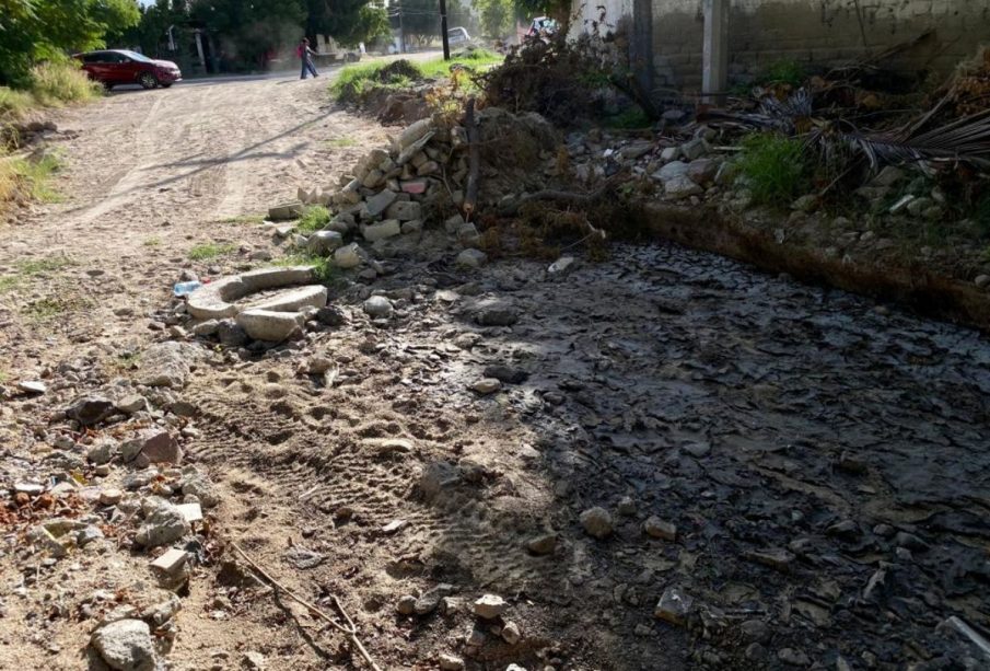 Basura y aguas negras en Loma Linda