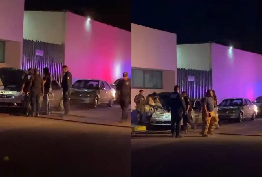 Bomberos apagando incendio en Comondú