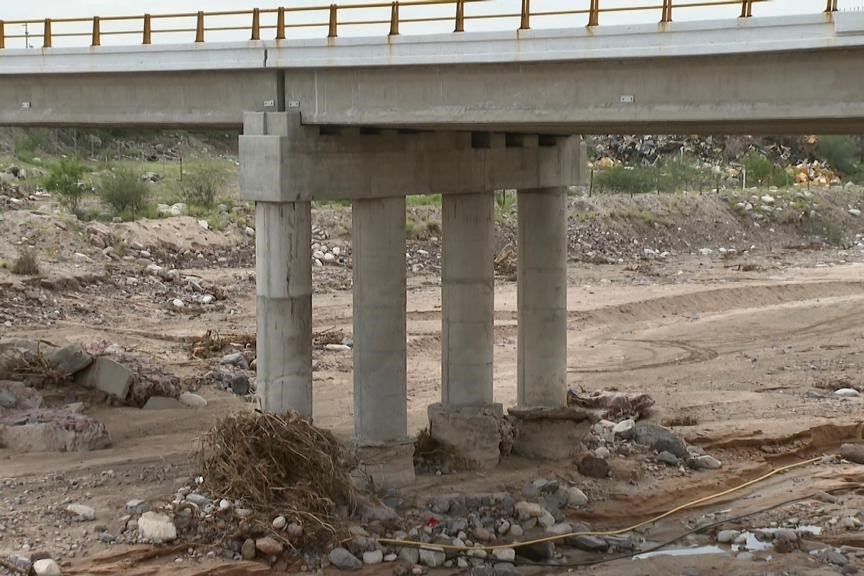 para evitar daños a los puentes, cambiarán cauce de arroyo en La Paz