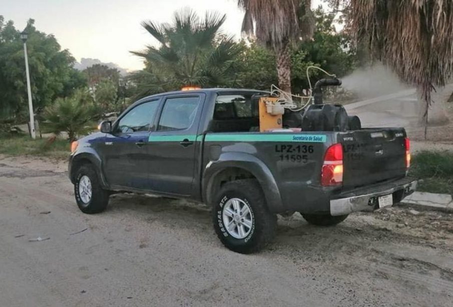 Camioneta fumigadora en Los Cabos