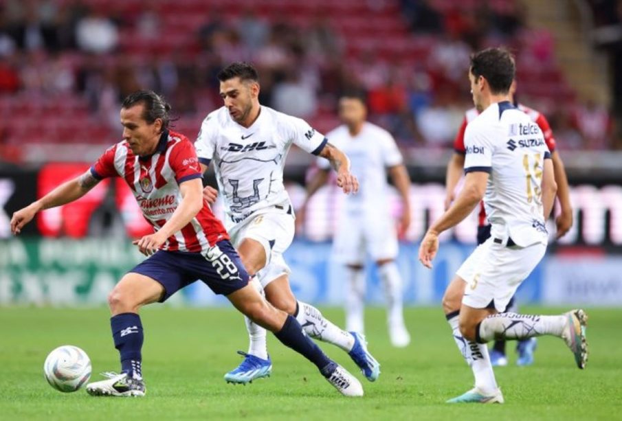 Chivas sacaron ventaja sobre Los Pumas dela UNAM, durante el partido de ida de los cuartos de final del torneo de apertura 2023