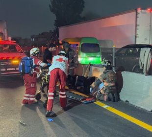 15 lesionados, luego de un accidente en el que participó una combi de pasajeros.