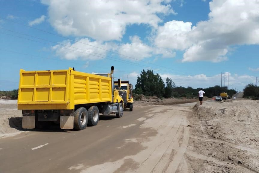 Sigue la reabilitación de caminos tras el paso del huracán Norma en Los Cabos