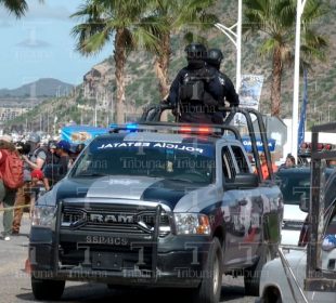 Elementos de seguridad en el malecón de La Paz