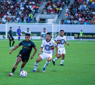 Equipos de futbol en la cancha