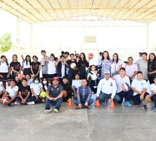 Estudiantes con balones