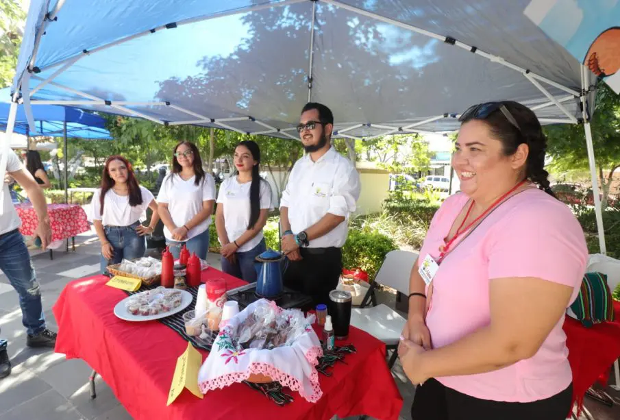 Estudiantes dan a conocer sus ideas de negocio