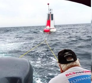 Faro marítimo a la deriva siendo arrastrado por Fonmar