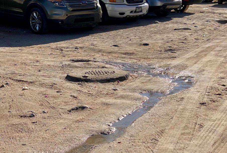 Fuga de agua en calle