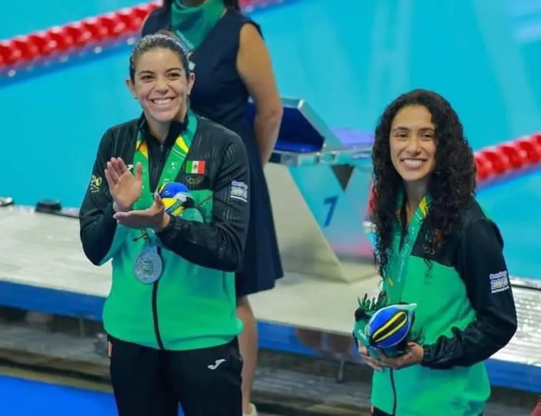 Gaby Agúndez con trofeo de panamericanos