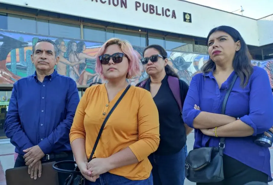 Manifestación de padres de familia ante la SEP