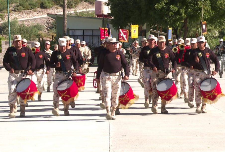 Militares ensayando para desfile