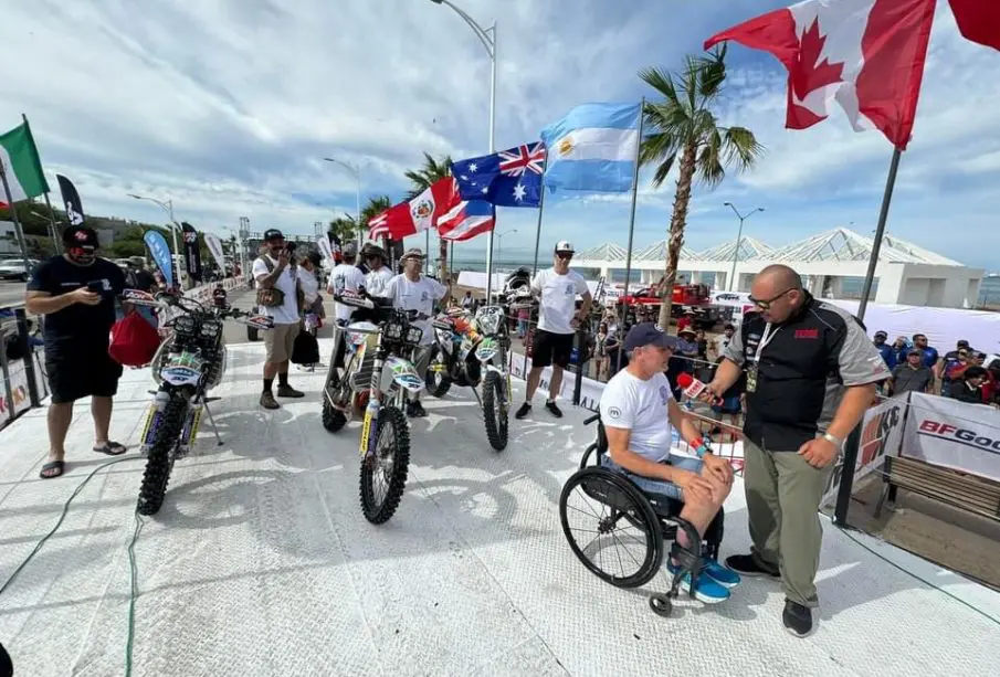 Motocross en exhibición por Baja 1000