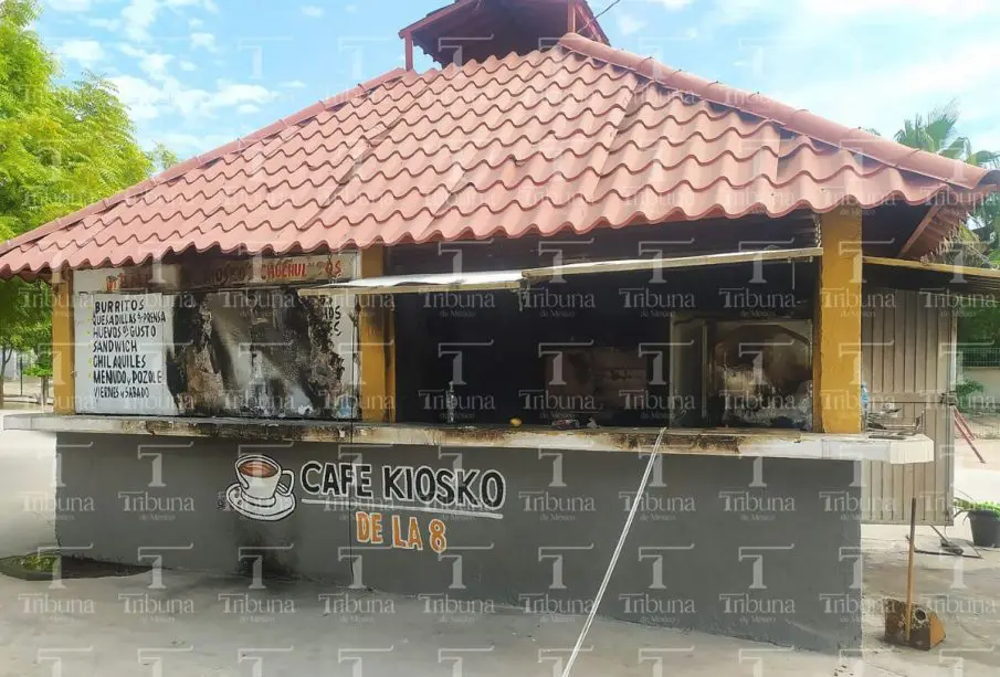 Negocio Café Kiosko de la 8 incendiado