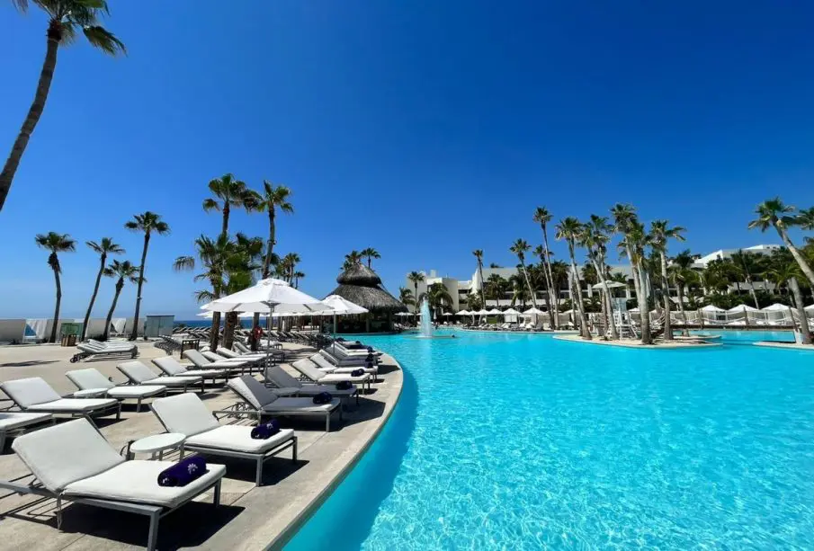 Piscina de hotel en Los Cabos