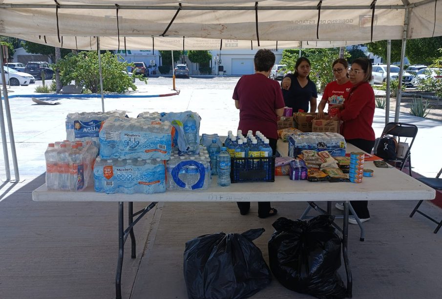 Punto donde se recaban alimentos para damnificados de Acapulco