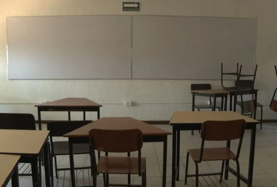 Salón de clases sin alumnos