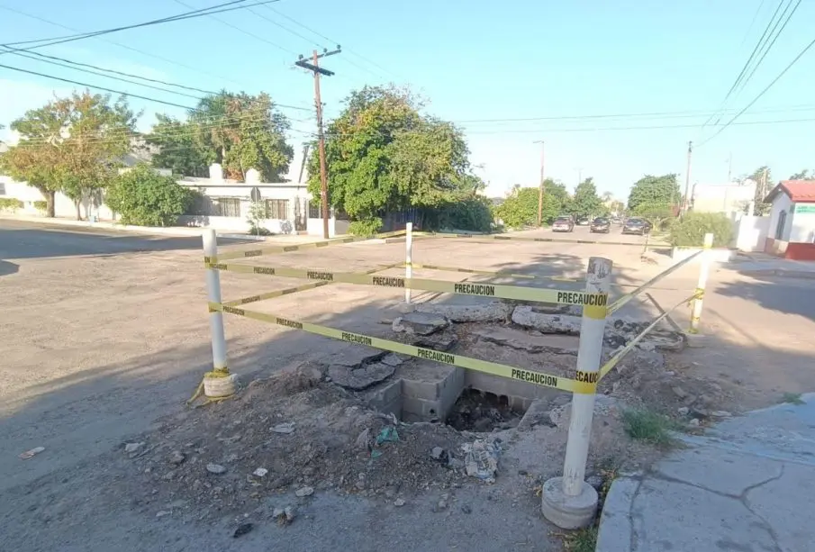 Socavón en colonia Centro