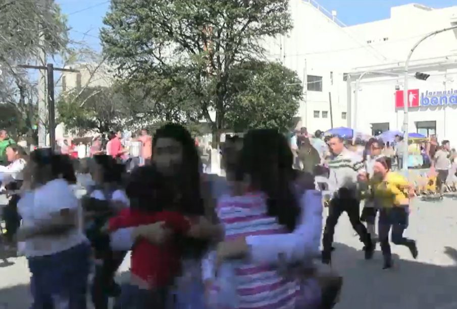 Tras supuestos balazos suspenden desfile en Linares NL