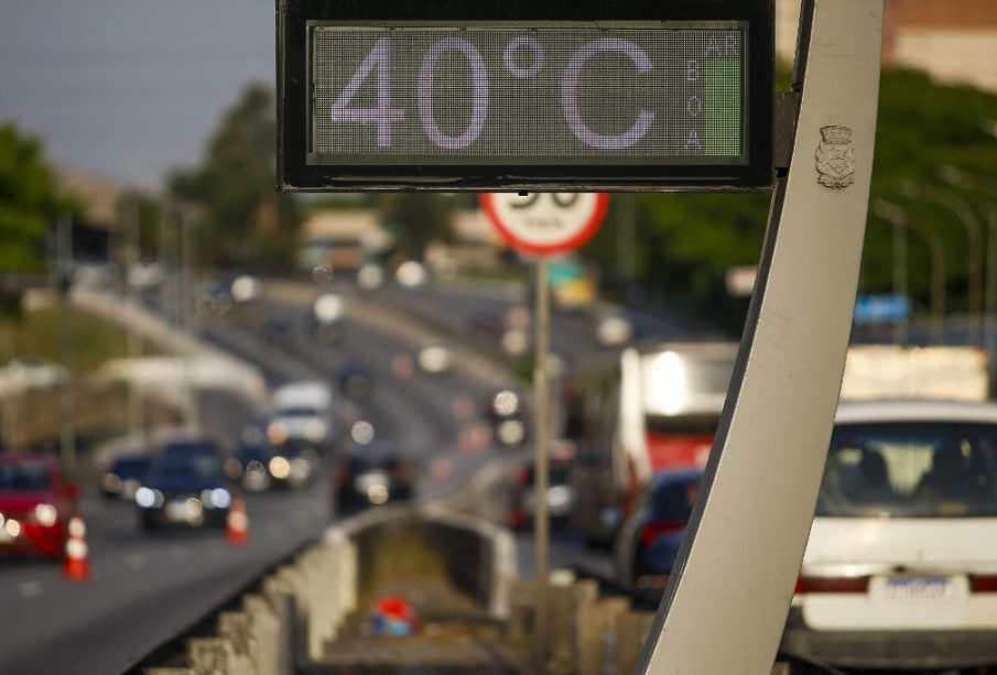 Termómetro con temperatura de 40 en Brasil