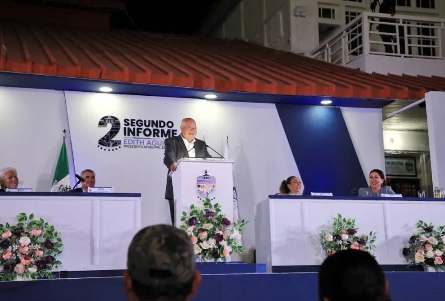 Asiste gobernador de BCS a informe de presidenta municipal de Mulegé
