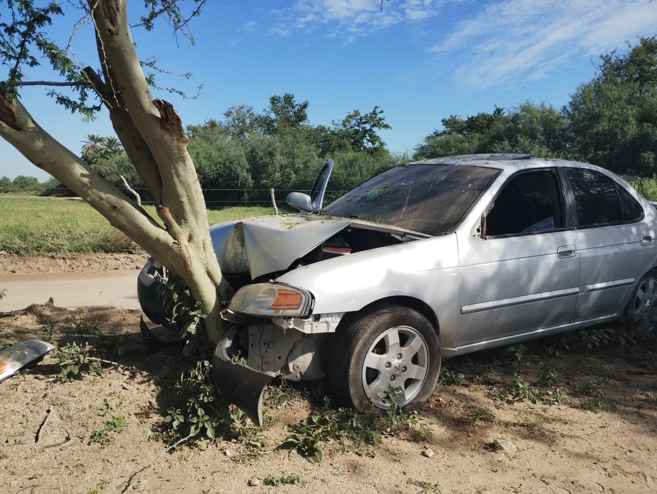 Vehículo impactado en la colonia Santa Fe