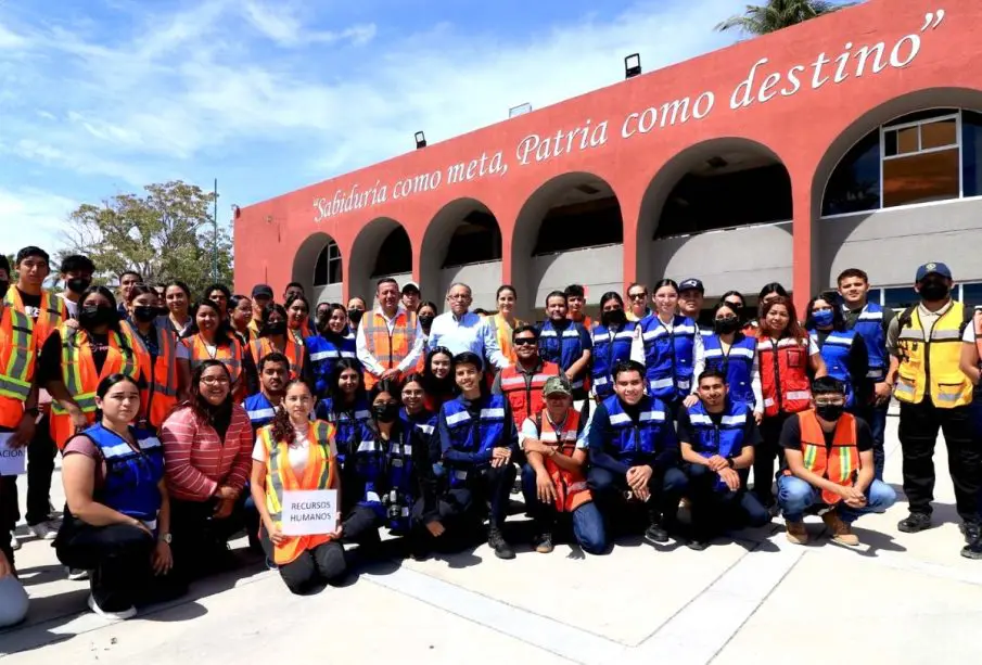 Estudiantes de Ingeniería en Prevención de Desastres de la UABCS