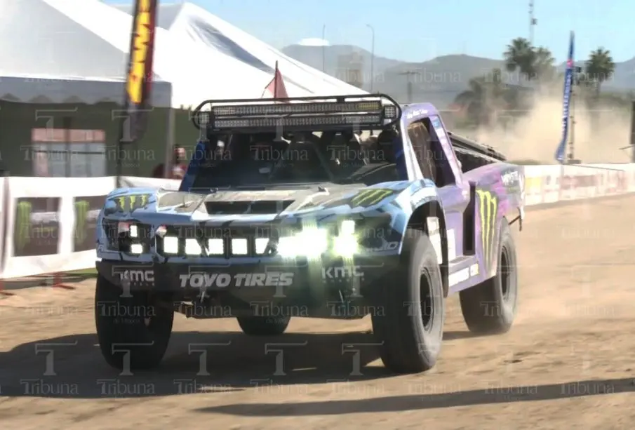 Vehículo competidor del Baja 1000