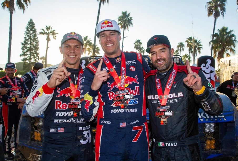 Bryce Menzies, Luke McMillin y Mike Walser en la Baja 1000