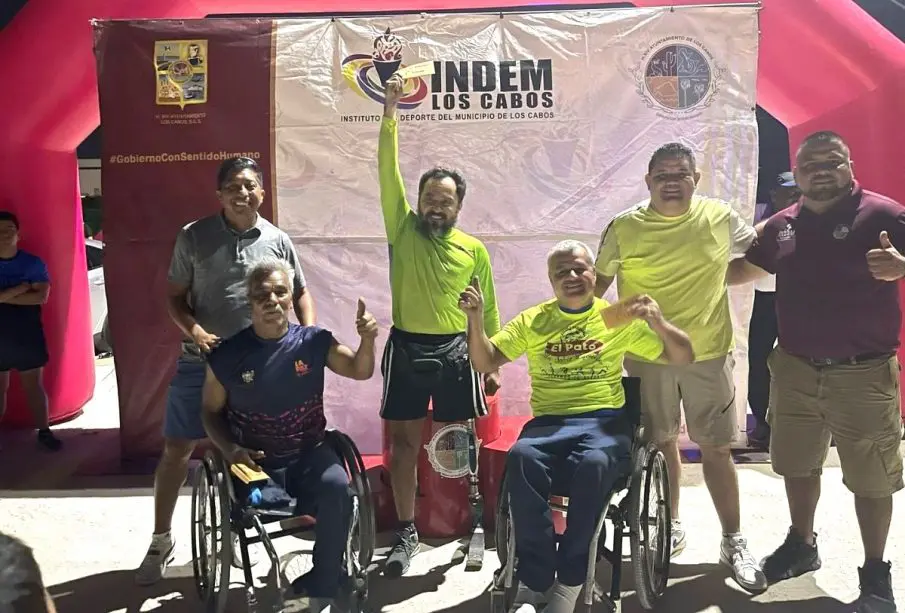 Participantes de carrera inclusiva en Los Cabos