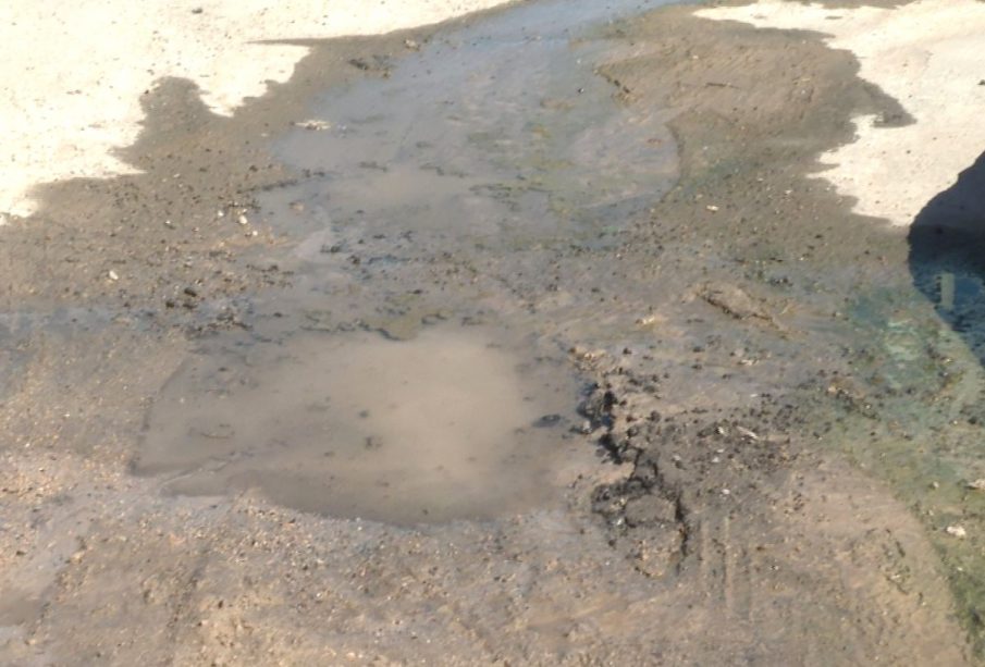 Derrame de aguas en colonia de La Paz