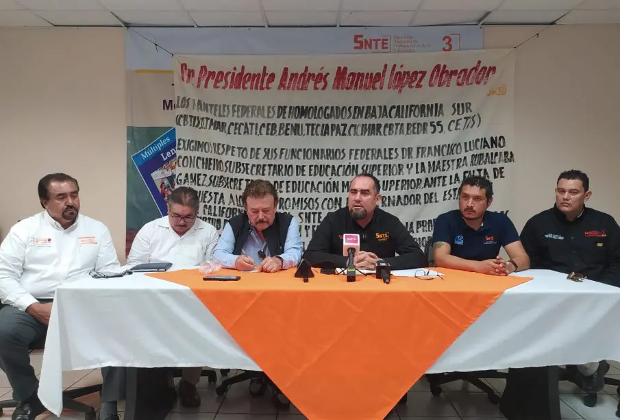 Rueda de prensa del SNTE