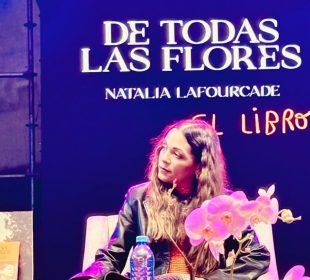Natalia Lafourcade en la FIL