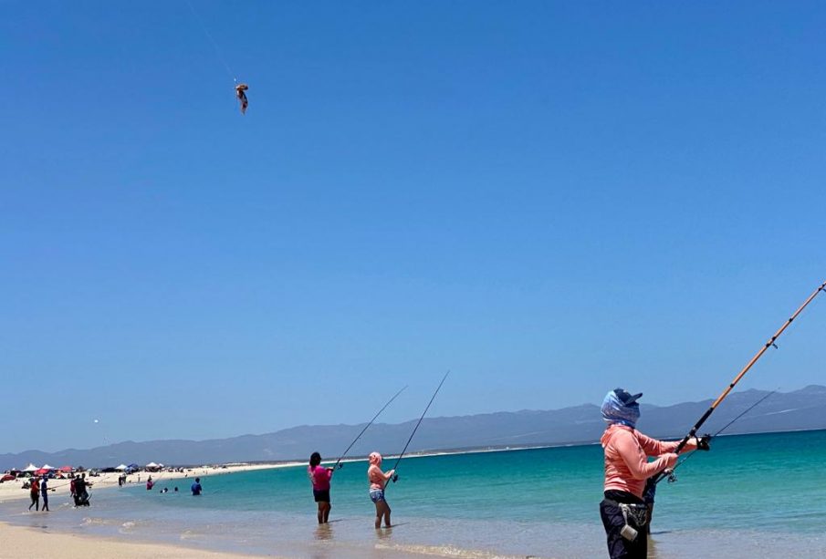 Pescadores a la orilla del mar