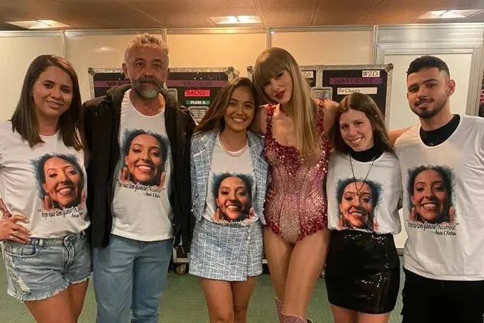 Taylor Swift con familia de fan fallecida en concierto