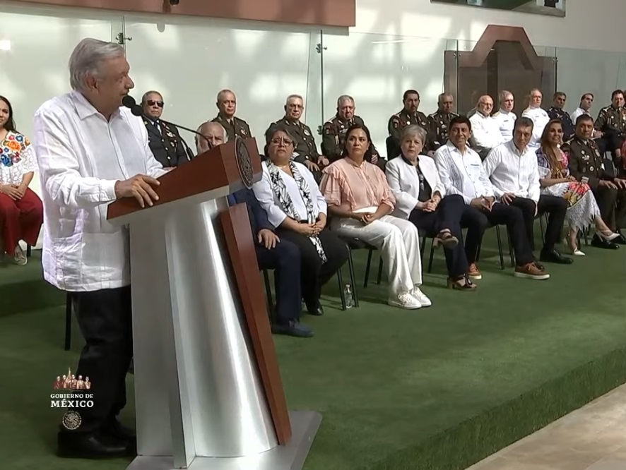 AMLO en inauguración de aeropuerto.