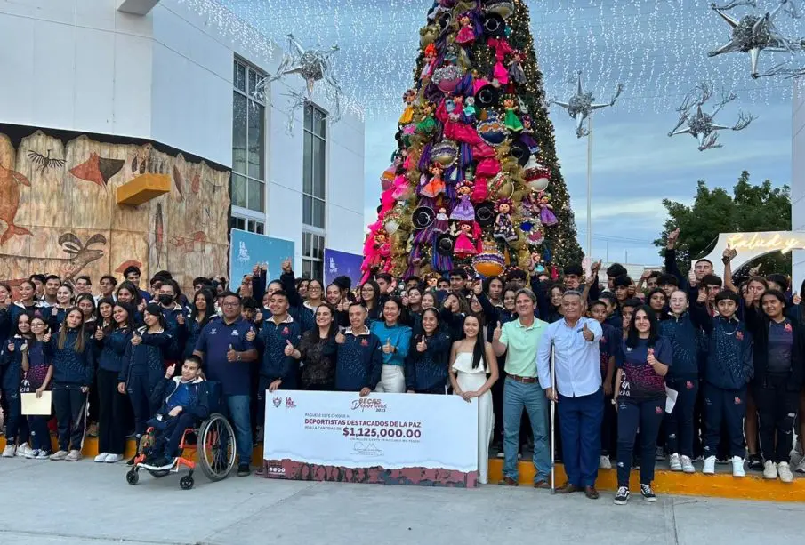 Recibieron segunda parte de la beca, deportistas de La Paz