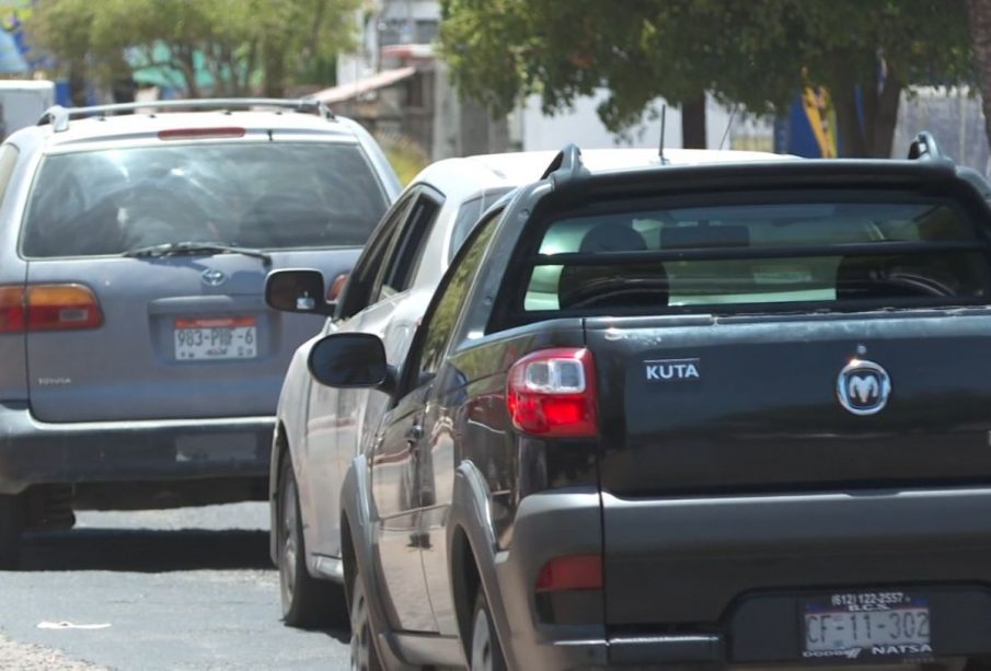 Automóviles circulando en carretera